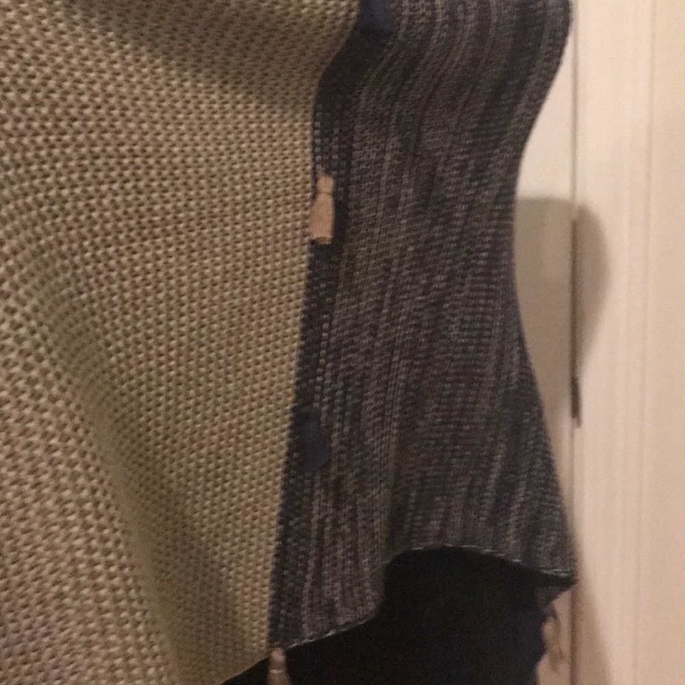 Simonetta poncho - Picture 5 of 6